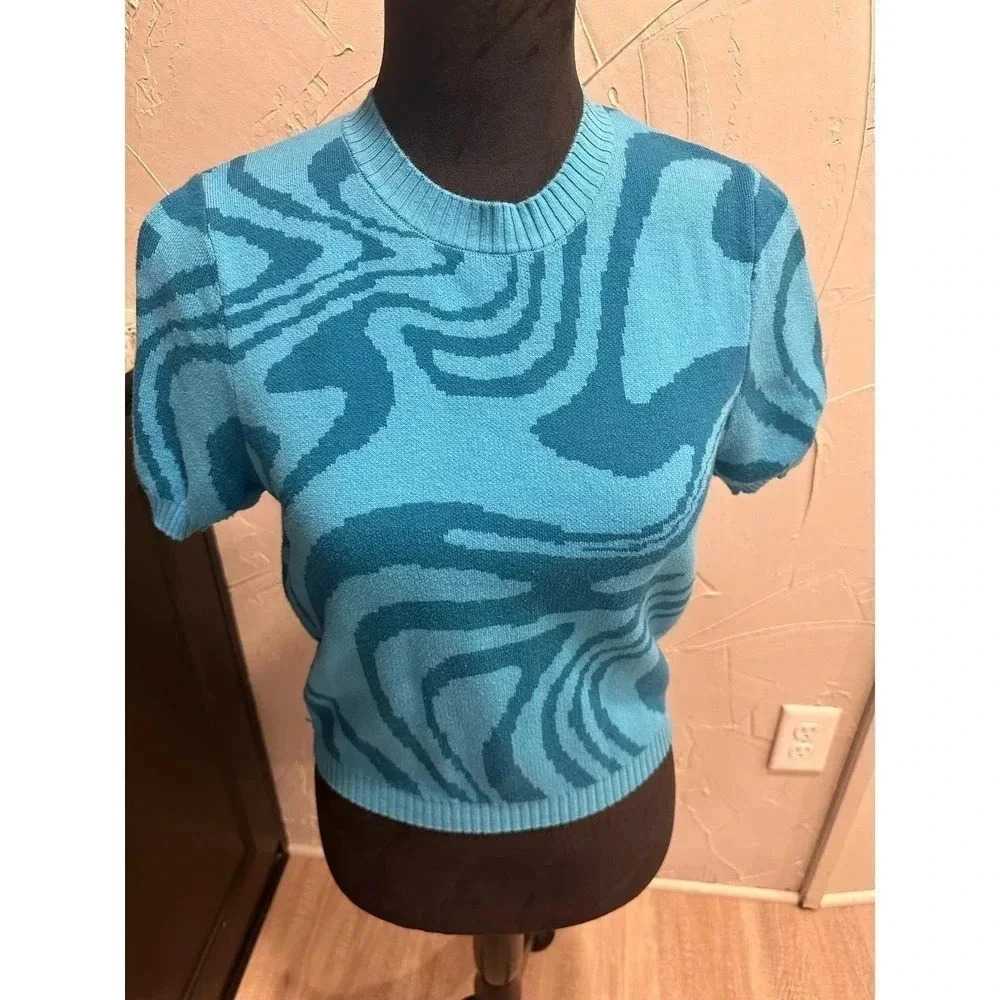Forever 21 Blue Cropped Sweater Large